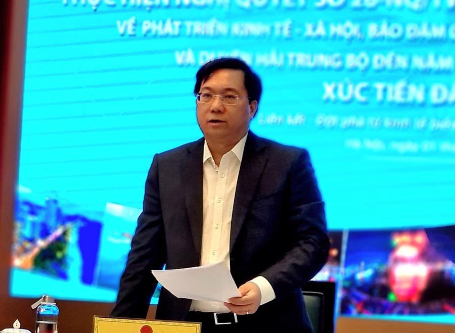 Thứ trưởng Bộ Kế hoạch v&agrave; Đầu tư Trần Duy Đ&ocirc;ng ph&aacute;t biểu tại buổi họp b&aacute;o.