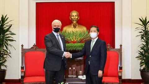 Trưởng Ban Kinh tế Trung ương tiếp và làm việc với Ông Graham Stuart, Đặc phái viên thương mại của Thủ tướng Anh