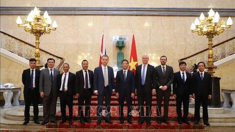 Trưởng Ban Kinh tế Trung ương Trần Tuấn Anh thăm và làm việc tại Anh