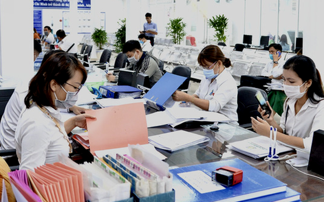 Đề xuất chất vấn việc sắp xếp bộ máy, cải cách tiền lương, công chức nghỉ việc