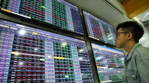 Thị trường chứng khoán Việt Nam sụt giảm mạnh: Nguyên nhân, triển vọng và giải pháp