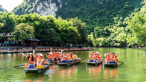 Du lịch Ninh Bình thu hơn 2.500 tỷ trong 2 tháng