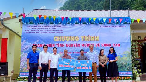 Đoàn thanh niên Ban Kinh tế Trung ương tổ chức chương trình “Thanh niên tình nguyện hướng về vùng cao"