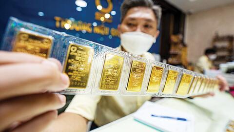 Ngân hàng Nhà nước bán vàng miếng SJC 78,98 triệu đồng/lượng cho 5 đơn vị tham gia bình ổn thị trường