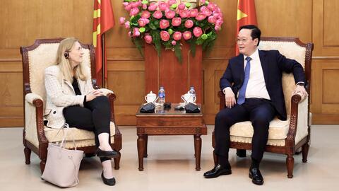 Phó Trưởng Ban Chính sách, chiến lược Trung ương Nguyễn Đức Trung tiếp Quốc vụ khanh phụ trách kinh tế của Bộ Kinh tế, Nghiên cứu và Giáo dục Thụy Sỹ