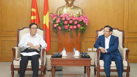 Phó Trưởng Ban Chính sách, chiến lược Trung ương Nguyễn Đức Hiển tiếp GS Kenichi Ohno, Viện Nghiên cứu Chính sách Quốc gia Nhật Bản (GRIPS)