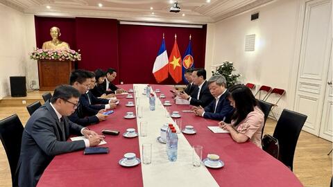Đoàn công tác của Ban Chính sách, chiến lược Trung ương   làm việc tại Cộng hòa Pháp