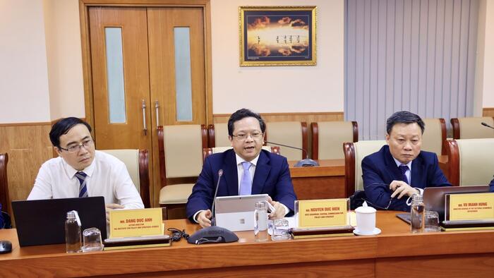 Phó Trưởng Ban Chính sách, chiến lược Trung ương  Nguyễn Đức Hiển làm việc với đoàn công tác của Ngân hàng Thế giới