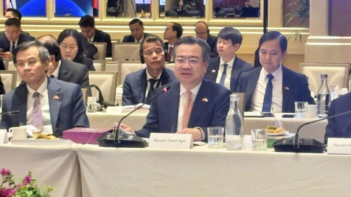 Đồng chí Nguyễn Thanh Nghị, Ủy viên Bộ Chính trị, Bí thư Trung ương Đảng, Trưởng Ban Chính sách, chiến lược Trung ương phát biểu tại Chương trình Đối thoại Chiến lược Việt Nam-Singapore lần thứ nhất giữa Đảng Cộng sản Việt Nam và Đảng Hành động Nhân dân Singapore