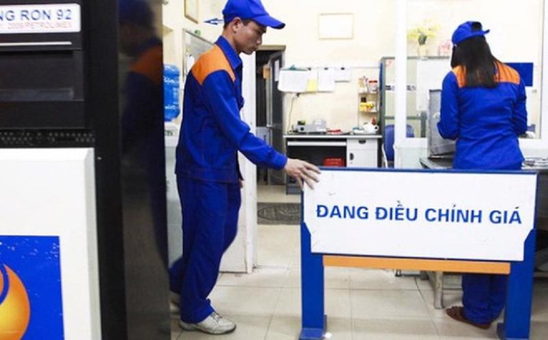 Xăng dầu tăng giá đẩy CPI tháng 2 tăng.