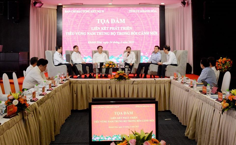 4 lãnh đạo các tỉnh Nam Trung Bộ ngồi lại nói về liên kết vùng.