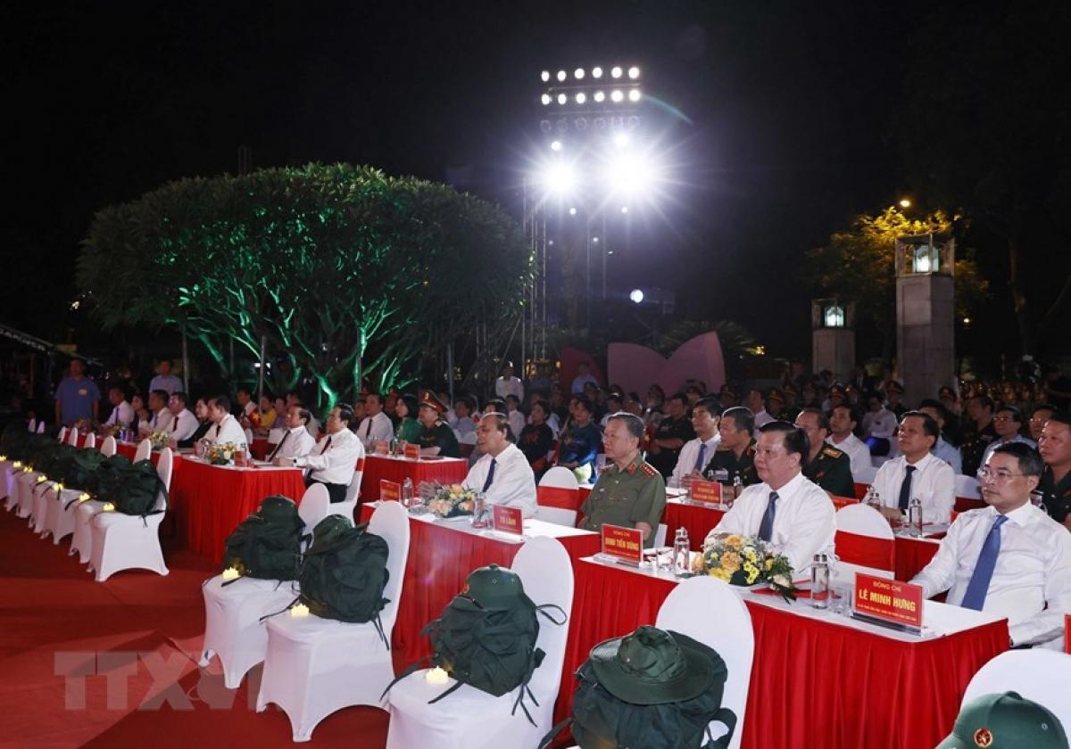 khuc trang ca hoa binh - tri an nhung nguoi nga xuong vi hoa binh cua dan toc hinh anh 1