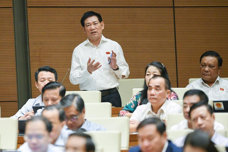 Bộ trưởng Bộ Tài chính Hồ Đức Phớc, nhấn mạnh cần có chính sách tốt để giữ lực lượng tinh hoa nhất, nhất là lĩnh vực giáo dục, y tế để phục vụ người dân.