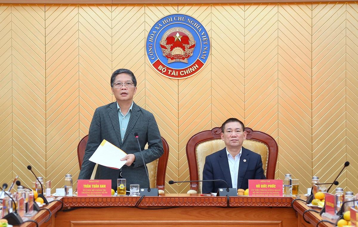 Đồng ch&iacute; Trần Tuấn Anh - Ủy vi&ecirc;n Bộ Ch&iacute;nh trị, Trưởng Ban Kinh tế Trung ương chỉ đạo Hội nghị.