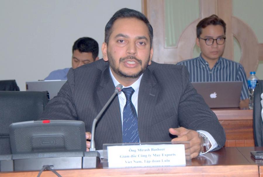 &Ocirc;ng Mirash Basheer, Gi&aacute;m đốc C&ocirc;ng ty May Exports Vietnam, Tập đo&agrave;n Lulu: "Ch&uacute;ng t&ocirc;i c&oacute; những kh&aacute;ch h&agrave;ng lớn ở Trung Đ&ocirc;ng v&agrave; đang t&igrave;m kiếm nguồn h&agrave;ng Việt Nam để xuất khẩu sang c&aacute;c quốc gia n&agrave;y" .