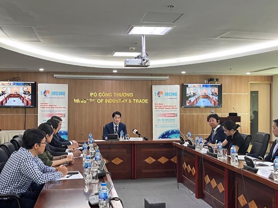 Buổi tọa đ&agrave;m &ldquo;Kết nối chuỗi cung ứng h&agrave;ng h&oacute;a quốc tế 2024&rdquo;.