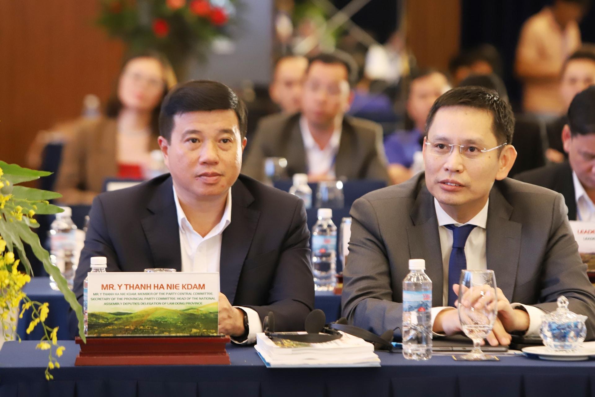 Đồng chí Y Thanh Hà Niê Kđăm, Ủy viên Ban Chấp hành Trung ương Đảng, Bí thư Tỉnh ủy, Trưởng Đoàn ĐBQH tỉnh Lâm Đồng tham dự hội thảo