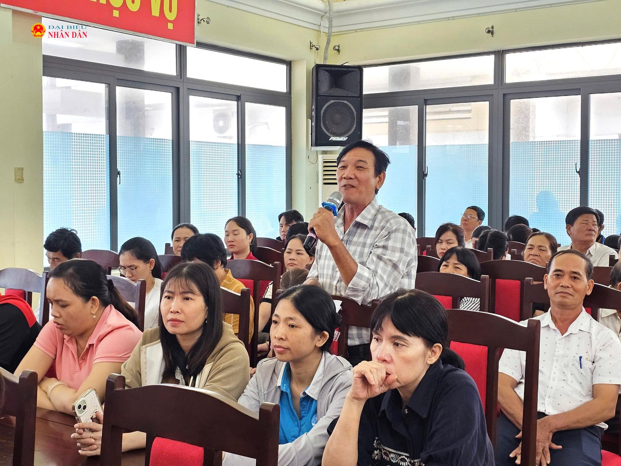 Cử tri phường Bình Kiến phát biểu ý kiến, kiến nghị